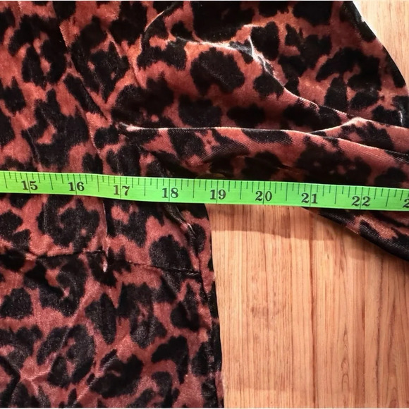 DOLAN | ANTHROPOLOGIE Brown Velvet Leopard Print Long Puff Sleeve Top - Small - Picture 8 of 12
